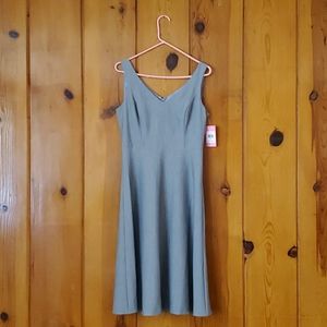 🆕️ Isaac Mizrahi Sleveless Double V-Neck Dress
